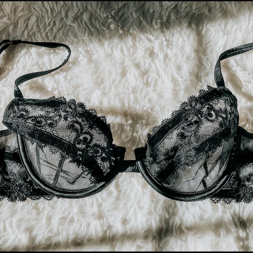 Victoria’s Secret Lacey Black Bra